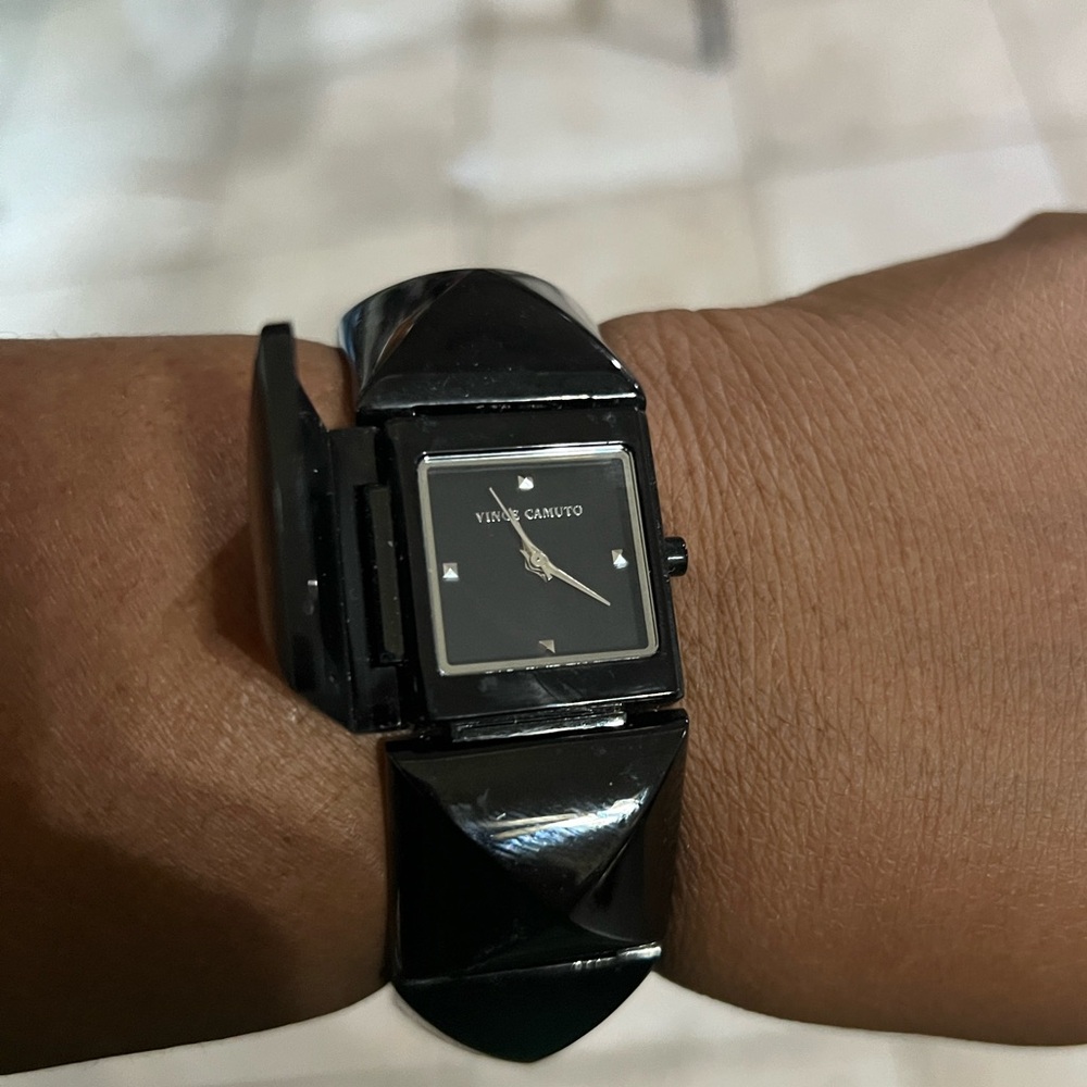 Vince Camuto Ladies Black Metal Pyramid-shaped Bracelet Watch VC/ 5027 Y121